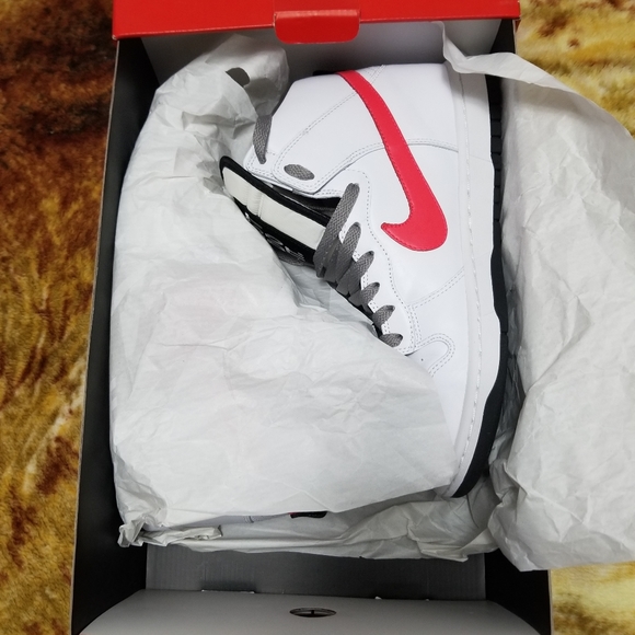 Nike dunk lux (undefeated) main image 10